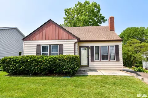 710 Springfield Rd, East Peoria, IL 61611