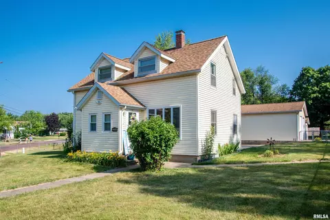 5308 N Humboldt Ave, Peoria Heights, IL 61616