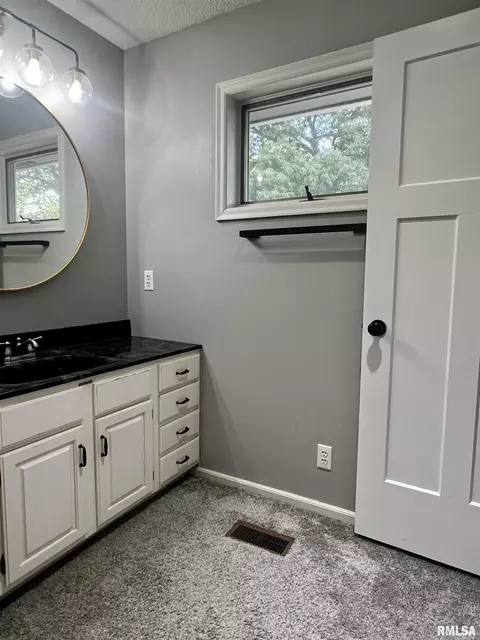 12 Hickory Grv, Macomb, IL 61455 photo 17