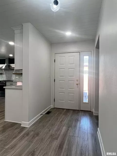 12 Hickory Grv, Macomb, IL 61455 photo 2