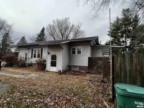 315 S Ward St, Macomb, IL 61455 photo 2