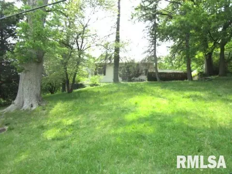 401 Arnold Rd, East Peoria, IL 61611