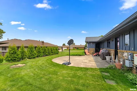 105 N 6th St, Roanoke, IL 61561 photo 11