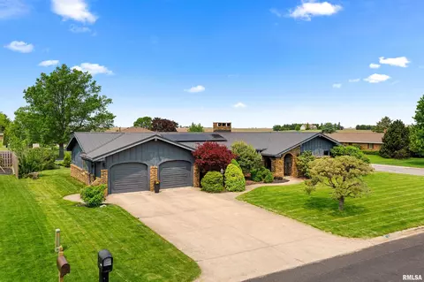 105 N 6th St, Roanoke, IL 61561 photo 3
