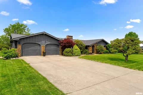 105 N 6th St, Roanoke, IL 61561 photo 2