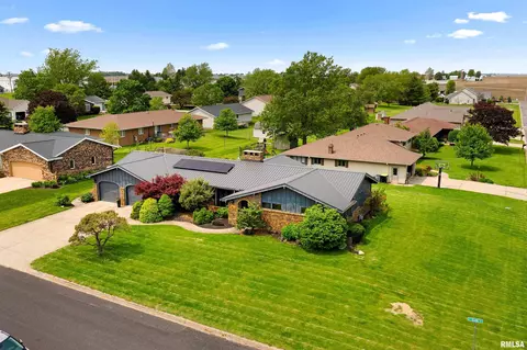105 N 6th St, Roanoke, IL 61561 photo 4