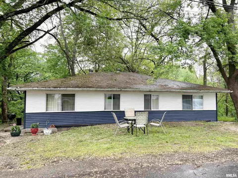 120 Oaklawn Cir, Creve Coeur, IL 61610