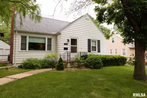 3202 N Linnhill Ct, Peoria, IL 61604