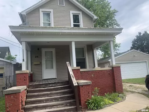 25 E Oak St, Canton, IL 61520