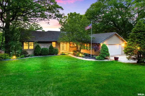 805 Fondulac Dr, East Peoria, IL 61611
