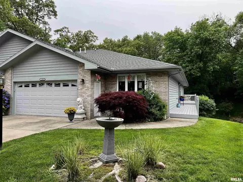 1103 Bayberry Ln, Macomb, IL 61455