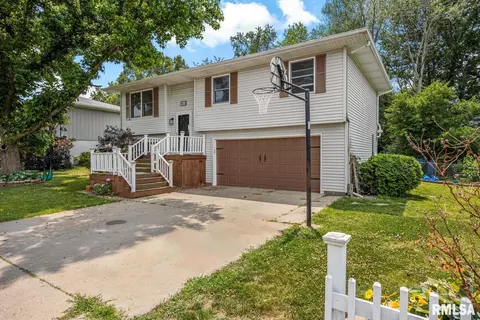 403 Pecan St, Pekin, IL 61554