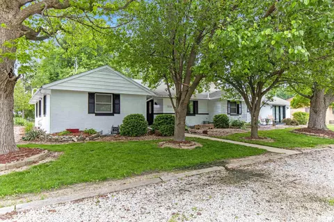 510 E 5th St, Mackinaw, IL 61755
