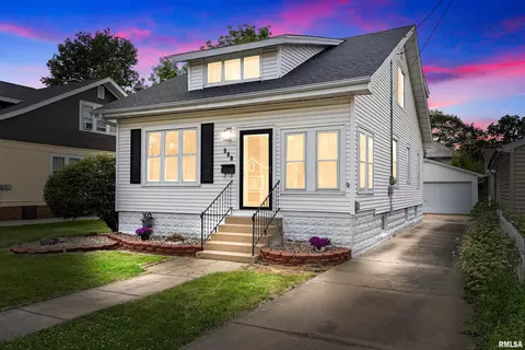 221 N 4th Ave, Morton, IL 61550