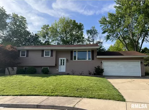 2329 W Riviera Dr, Peoria, IL 61614