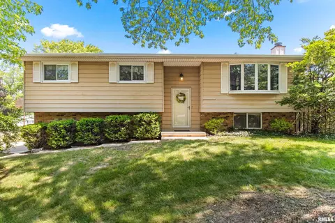 100 District Ct, East Peoria, IL 61611