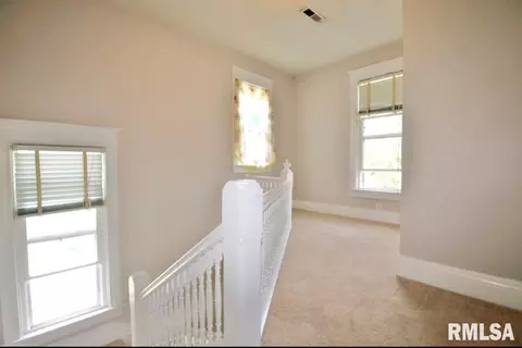 312 W Pine St, Canton, IL 61520 photo 8