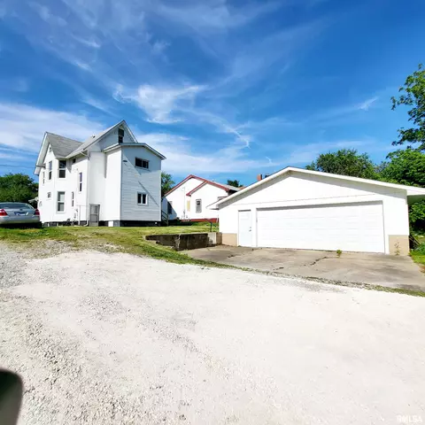 312 W Pine St, Canton, IL 61520 photo 3
