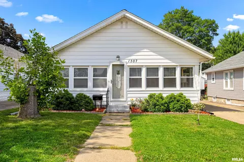 1307 State St, Pekin, IL 61554