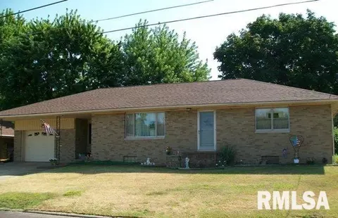 1506 N 12th St, Pekin, IL 61554
