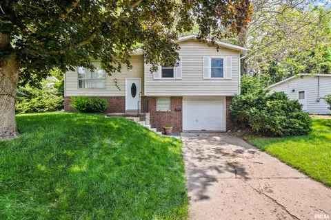 5926 N Hamilton Rd, Peoria, IL 61614