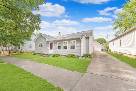 1309 Royal Ave, Pekin, IL 61554