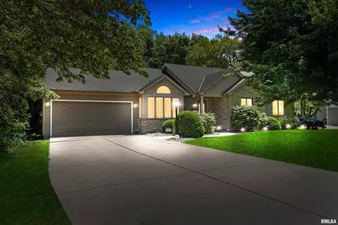 6012 N Wickwood Rd, Peoria, IL 61614