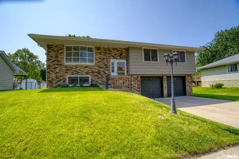 3340 W Saymore Ln, Peoria, IL 61615