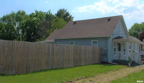 244 E Hickory St, Canton, IL 61520 photo 4