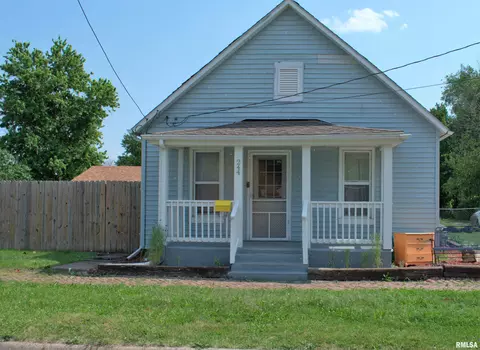 244 E Hickory St, Canton, IL 61520