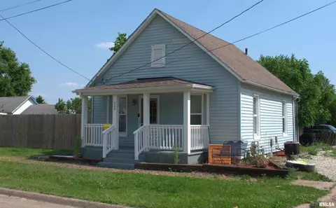 244 E Hickory St, Canton, IL 61520 photo 2