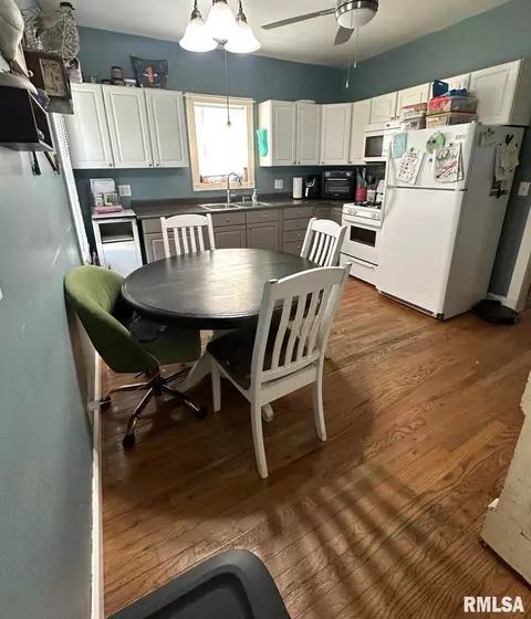 244 E Hickory St, Canton, IL 61520 photo 7