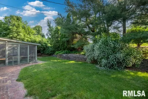 75 Hemlock Ter, Canton, IL 61520 photo 9