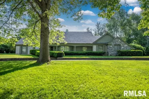 75 Hemlock Ter, Canton, IL 61520
