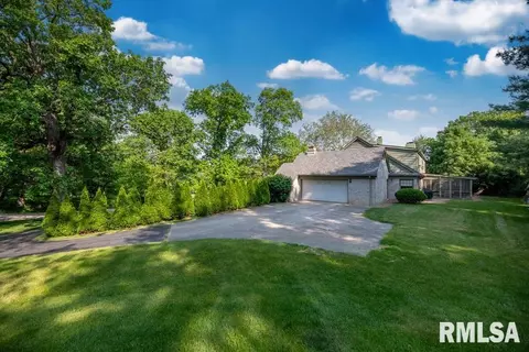 75 Hemlock Ter, Canton, IL 61520 photo 6