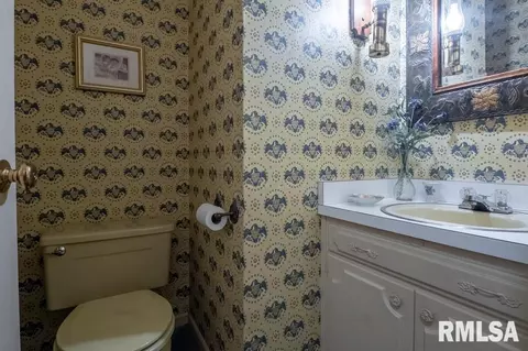 75 Hemlock Ter, Canton, IL 61520 photo 24