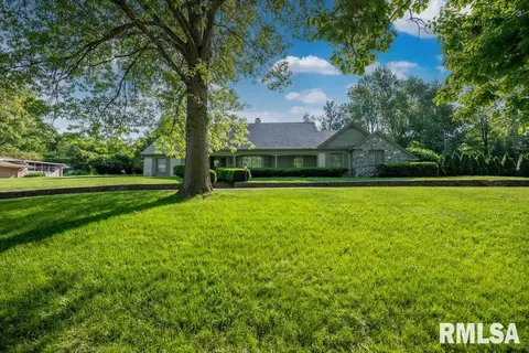 75 Hemlock Ter, Canton, IL 61520 photo 11