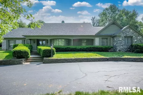 75 Hemlock Ter, Canton, IL 61520 photo 3
