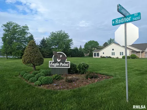 W Eagle Point Drive, Peoria, IL 61615