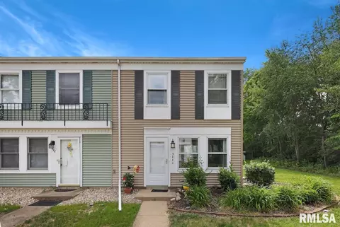 3440 N Sandia Dr, Peoria, IL 61604