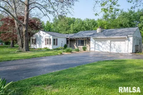 422 E High Point Dr, Peoria, IL 61614