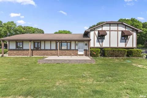112 Melody Ln, East Peoria, IL 61611