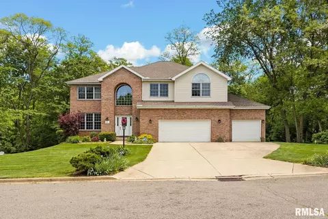 15 Lahood Ln, Washington, IL 61571