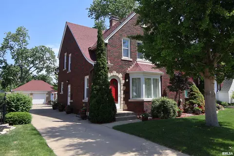 2303 W Ayres Ave, West Peoria, IL 61604