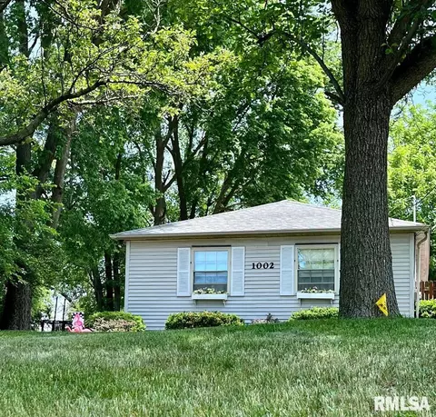 1002 N 11th St, Pekin, IL 61554