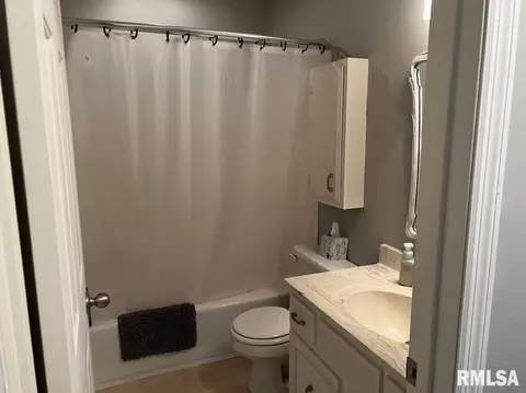 180 Arlington Dr, Macomb, IL 61455 photo 22