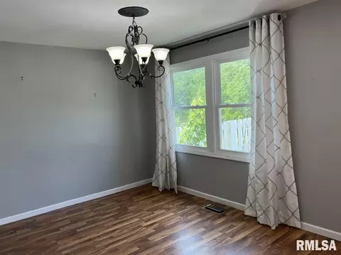 180 Arlington Dr, Macomb, IL 61455 photo 7