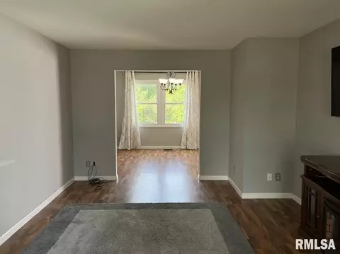 180 Arlington Dr, Macomb, IL 61455 photo 5