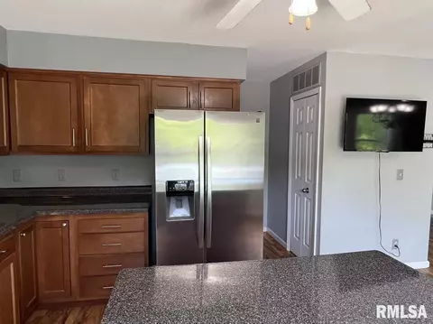 180 Arlington Dr, Macomb, IL 61455 photo 11