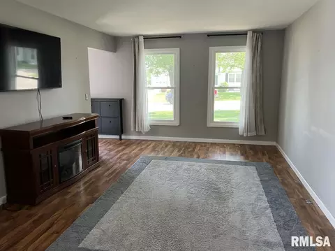 180 Arlington Dr, Macomb, IL 61455 photo 4